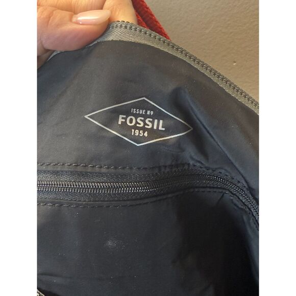 Fossil Duffle Bag Women’s 21x13 Burgundy Double Handles Travel Luggage Carryall - Picture 2 of 3